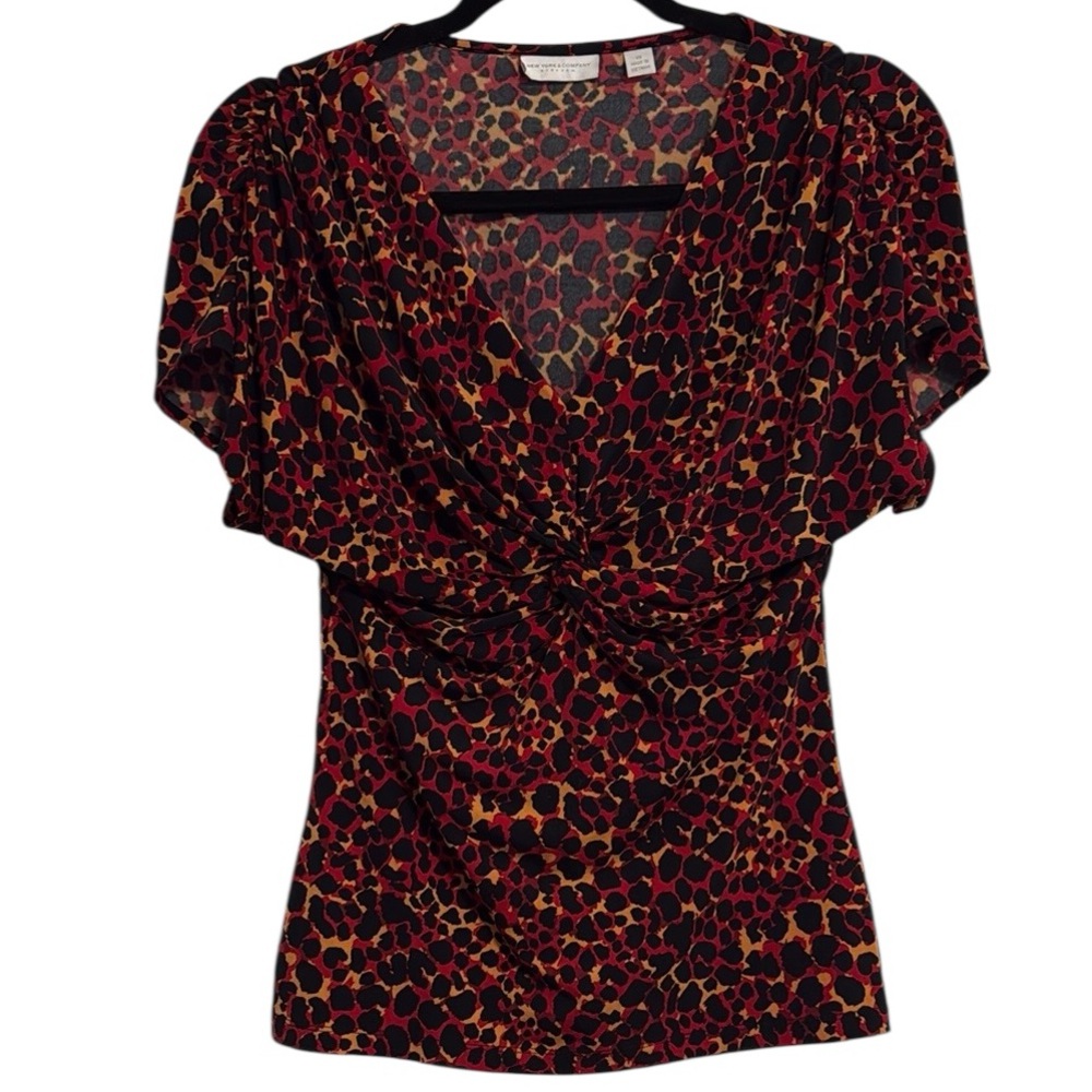 🖤 New York and Company Patterned Twist Front Blouse